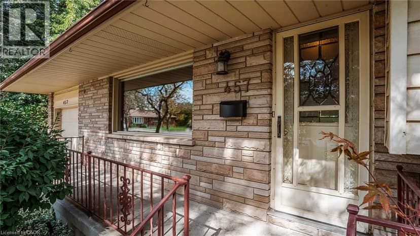 457 THREE VALLEYS Crescent — photo 3 of 40
