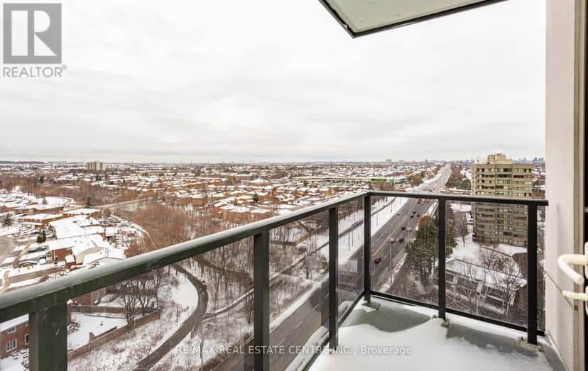 1307 - 204 Burnhamthorpe Road E — photo 30 of 40