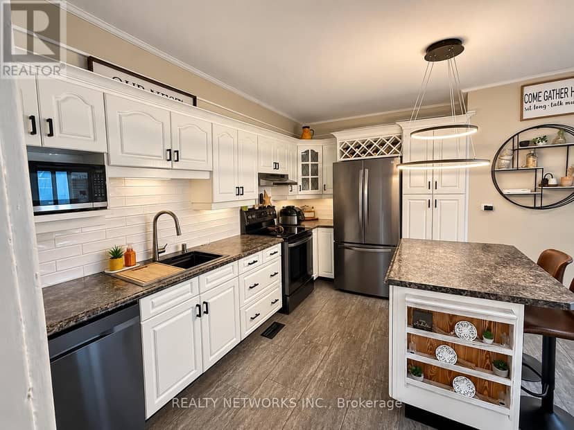 81 Hemlock Street — photo 12 of 28