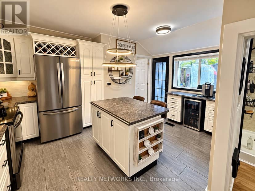 81 Hemlock Street — photo 14 of 28
