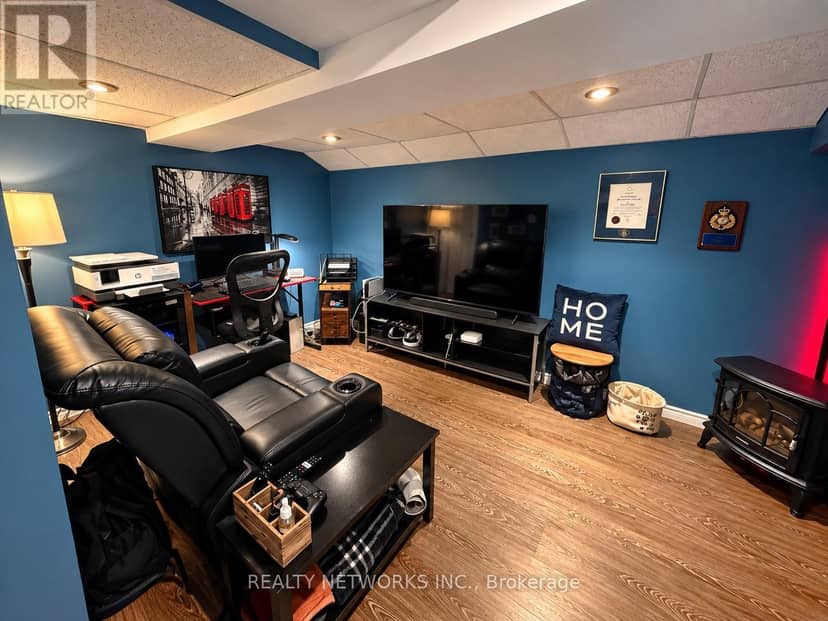 81 Hemlock Street — photo 25 of 28