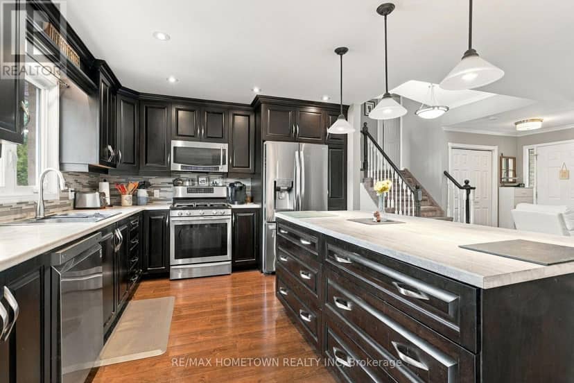 229 Colonel Douglas Crescent — photo 10 of 40