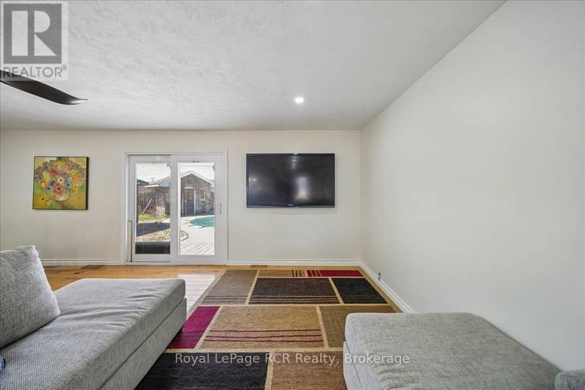 717906 6 Highway — photo 15 of 40