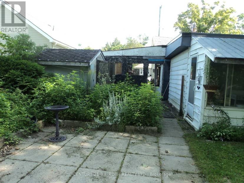 137 Dufferin Street — photo 9 of 33
