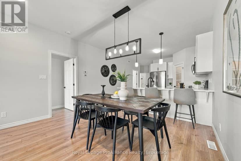 18 Covington Crescent — photo 16 of 40