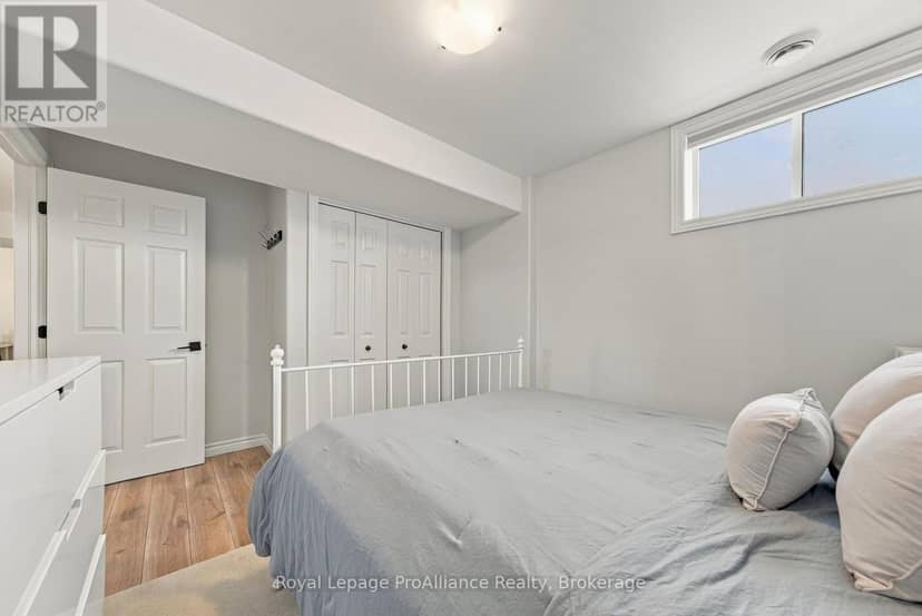 18 Covington Crescent — photo 37 of 40