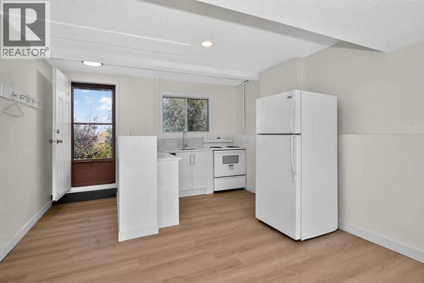 63 Beaconsfield Crescent NW — photo 24 of 28