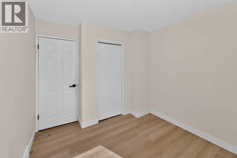 63 Beaconsfield Crescent NW — photo 12 of 28
