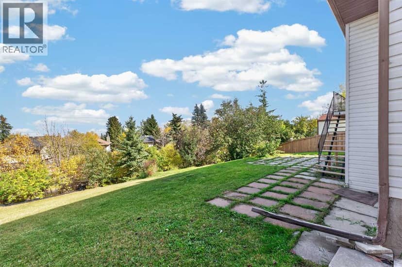 63 Beaconsfield Crescent NW, Calgary, photo 3