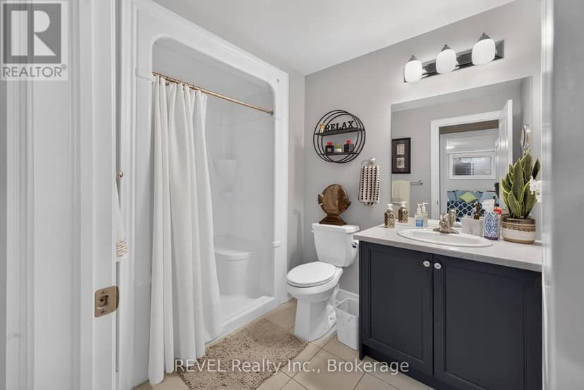 4233 Village Creek Drive — photo 22 of 40
