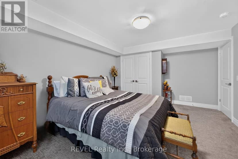 4233 Village Creek Drive — photo 28 of 40