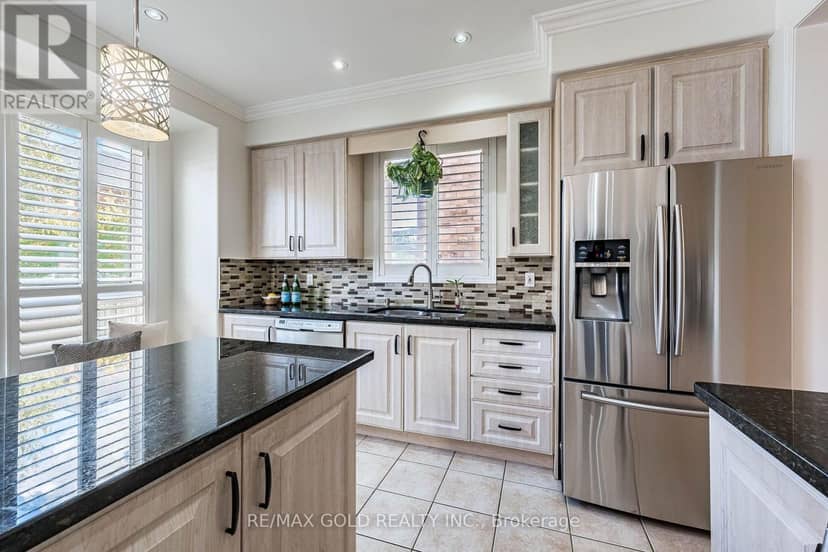 21 Mistybrook Crescent — photo 14 of 40
