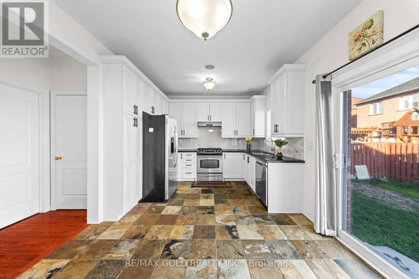 11 Maple Valley Street, Brampton, photo 7