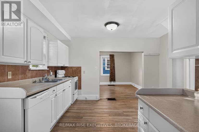 273 College Street — photo 12 of 35