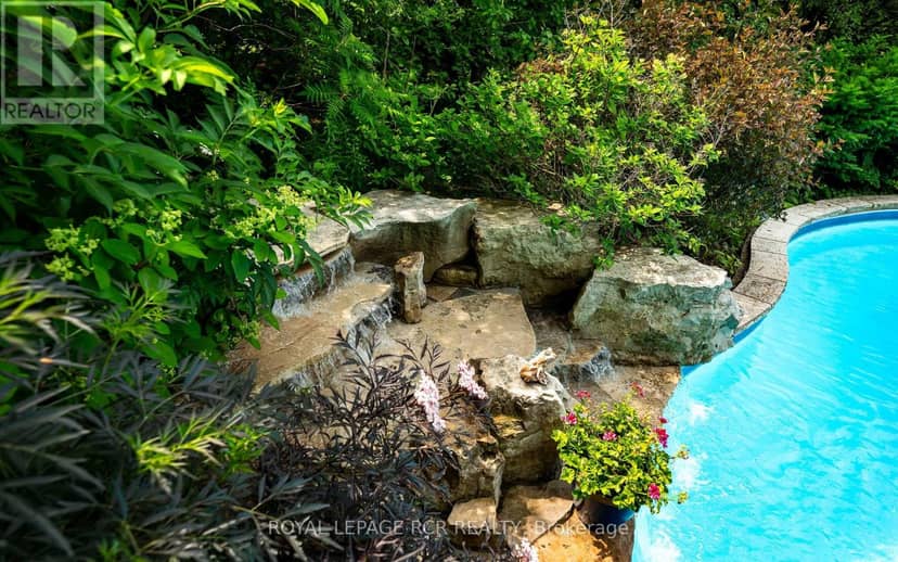 6 Brookhaven Crescent — photo 9 of 40