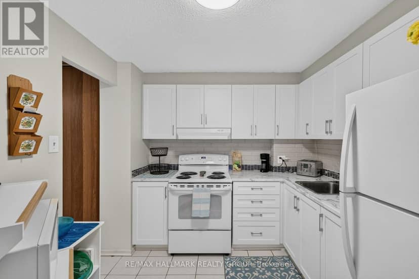 1005 - 415 Greenview Avenue — photo 9 of 28
