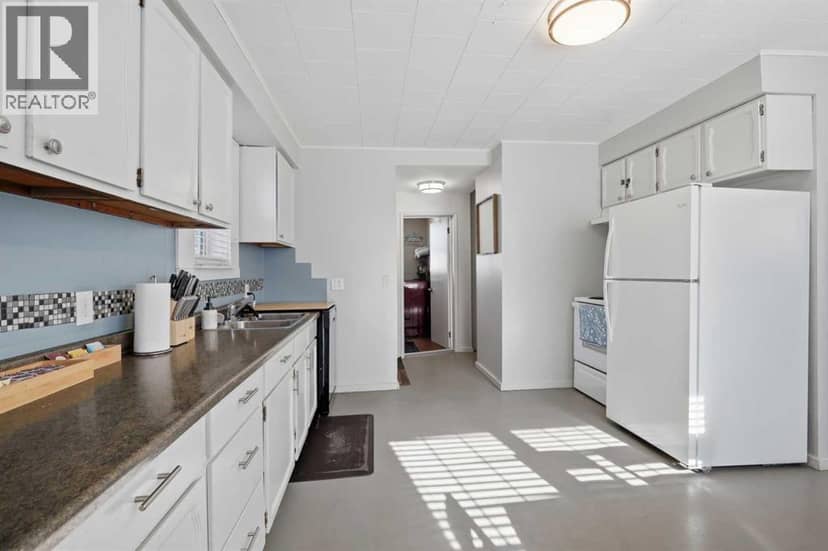 5036 51A Street — photo 14 of 33