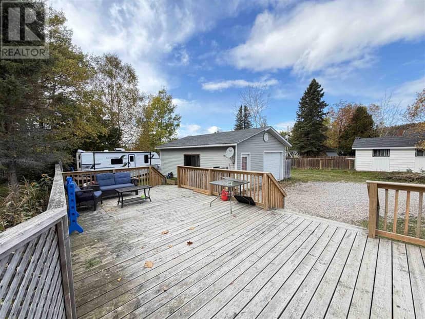 40 Churchill AVE — photo 16 of 24
