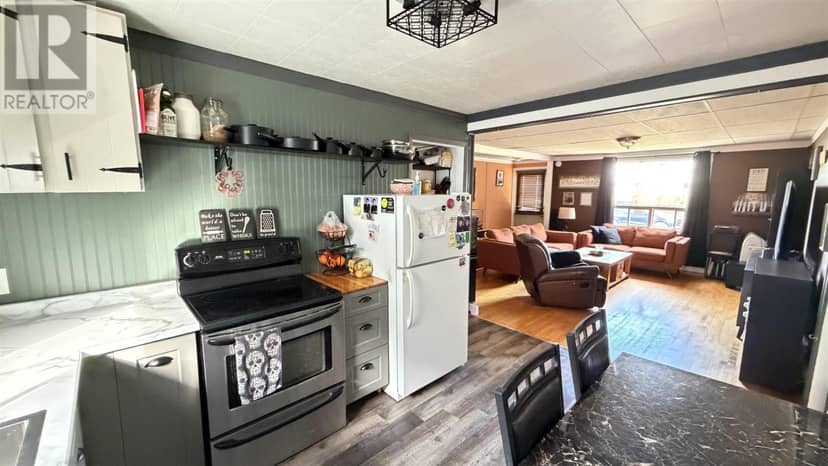 40 Churchill AVE, Wawa, photo 4
