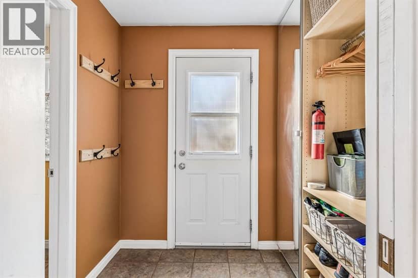 19 Woodbrook Road SW — photo 18 of 40