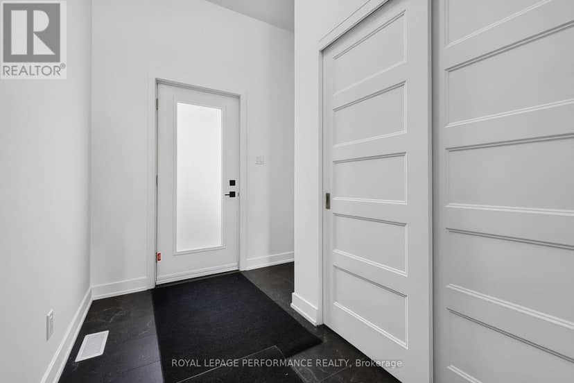 2525 Gray Crescent — photo 3 of 40