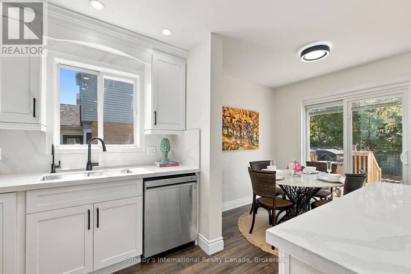 48 Kathleen Street — photo 13 of 37