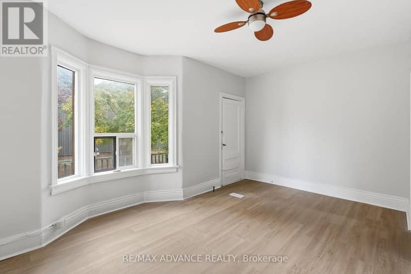 82A Augusta Avenue, Toronto