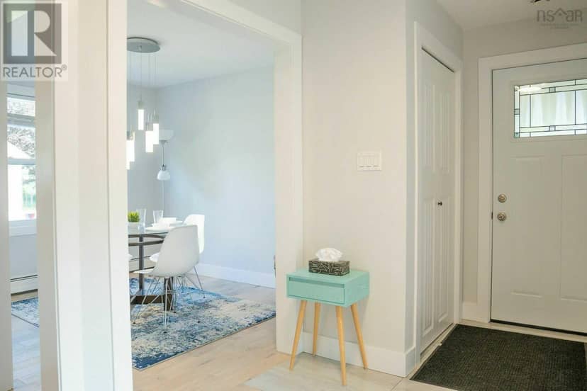 36 Simcoe Place — photo 3 of 10