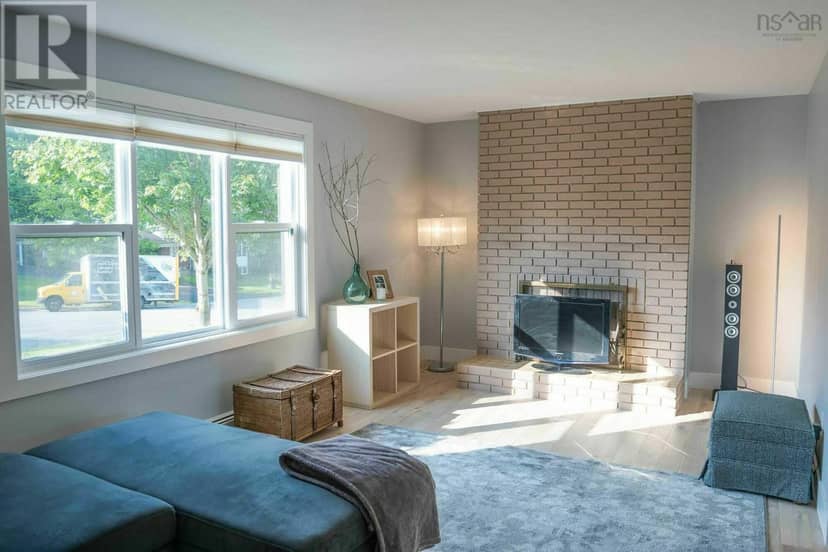 36 Simcoe Place — photo 2 of 10