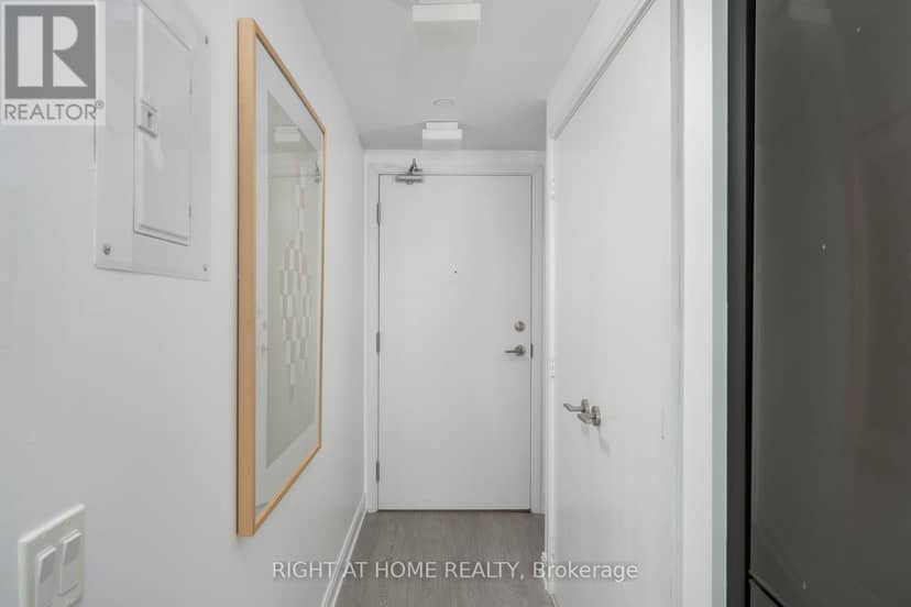 1115 - 181 Dundas Street E — photo 4 of 37