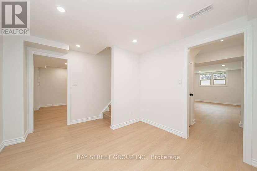 338 Prince Of Wales Drive — photo 35 of 40