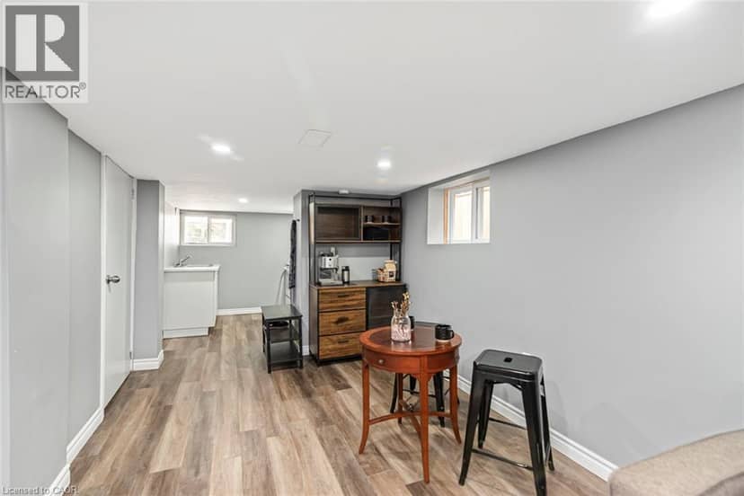 29 WEXFORD Avenue N — photo 35 of 40