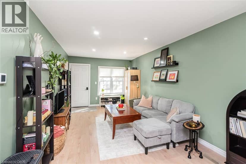 29 WEXFORD Avenue N — photo 9 of 40