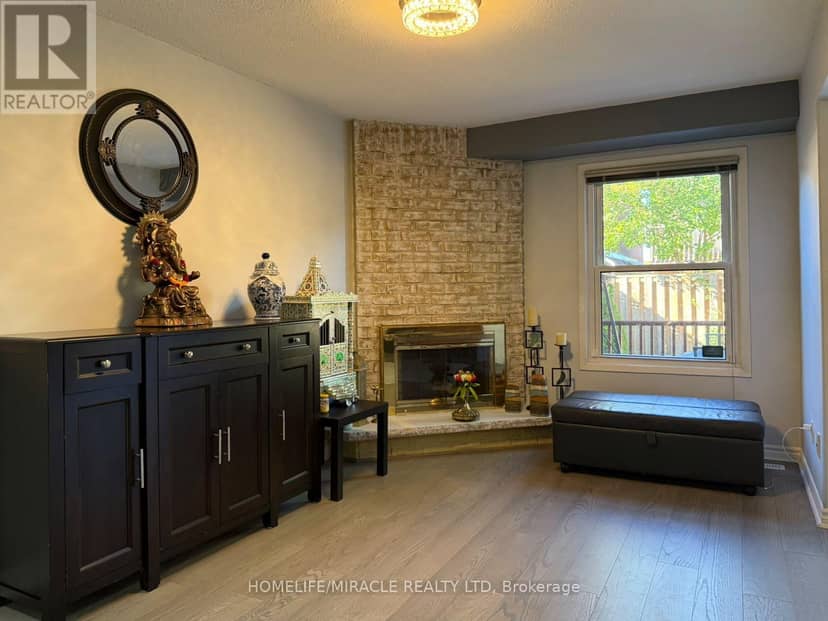 163 Mabley Crescent, Vaughan, photo 3