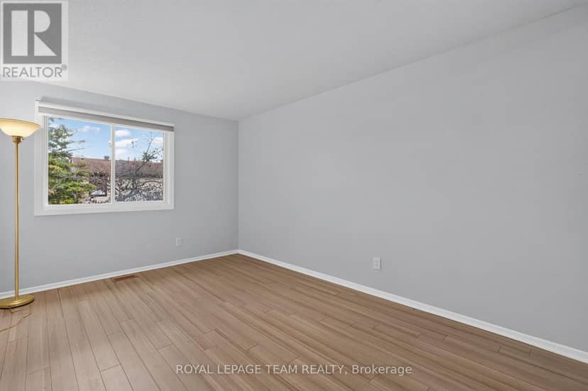 7866 Jeanne D'Arc Boulevard — photo 27 of 40