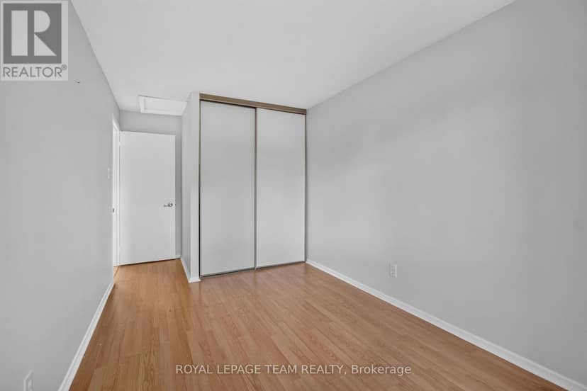 7866 Jeanne D'Arc Boulevard — photo 35 of 40