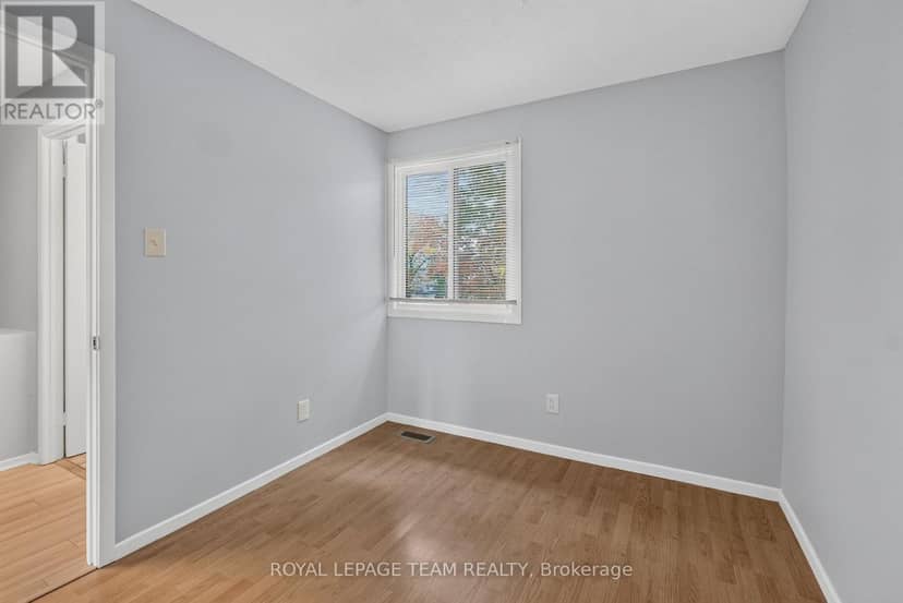 7866 Jeanne D'Arc Boulevard — photo 37 of 40