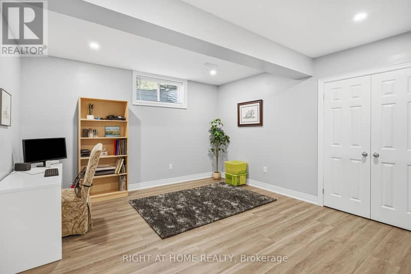 28 Sandalwood Crescent — photo 35 of 40