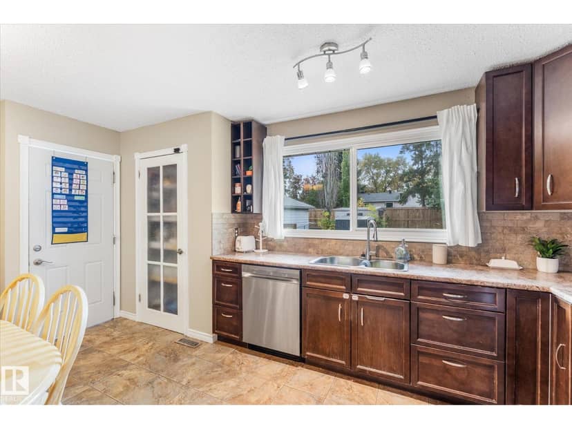 8721 99 AV — photo 14 of 40