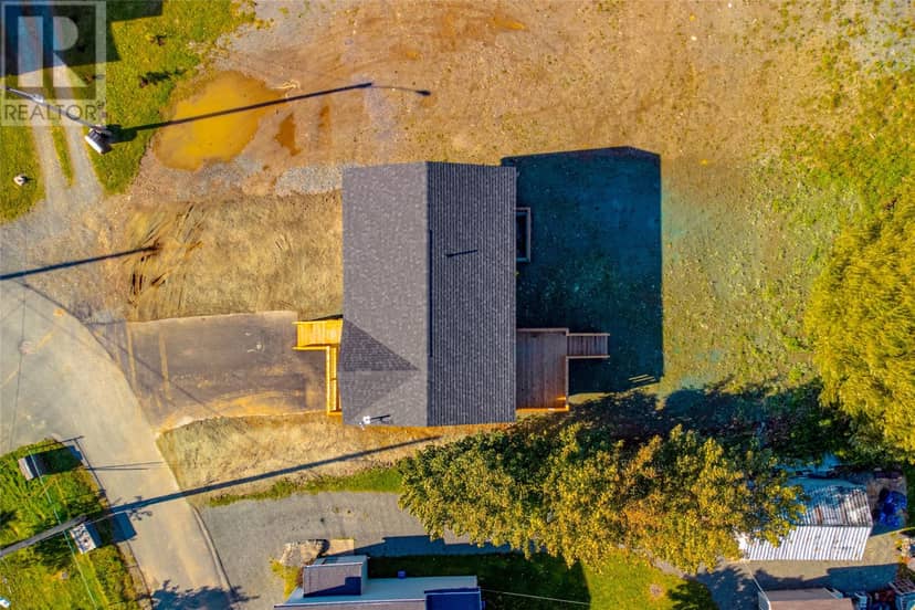 10 Strugnells Marsh Road — photo 11 of 17