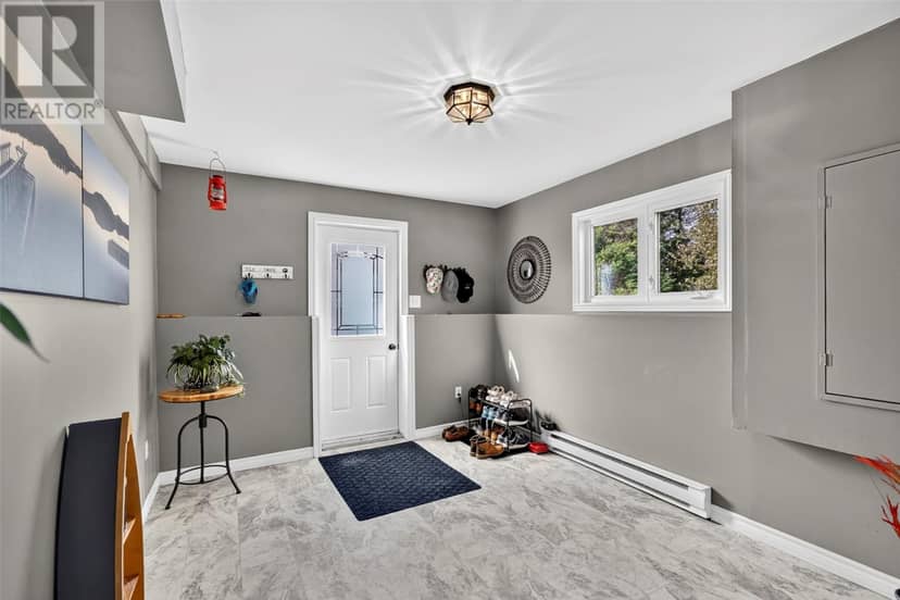 18 Shaheen Crescent — photo 17 of 39