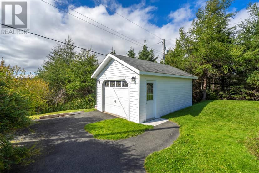 18 Shaheen Crescent — photo 34 of 39