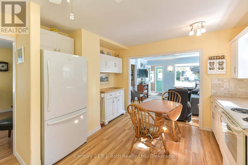 331 Moffat Street — photo 15 of 40