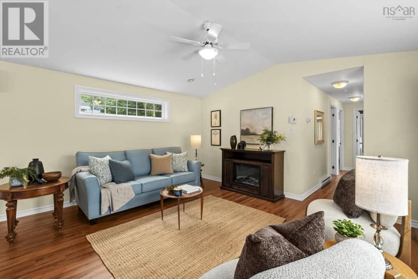 33 Commodore Court — photo 9 of 40
