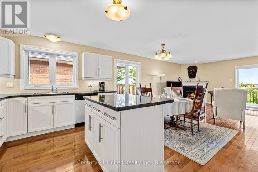380 Bianco Crescent — photo 3 of 29