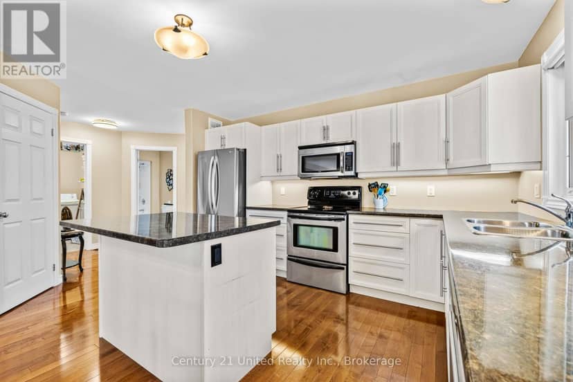 380 Bianco Crescent — photo 4 of 29