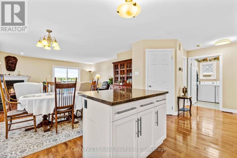 380 Bianco Crescent — photo 5 of 29