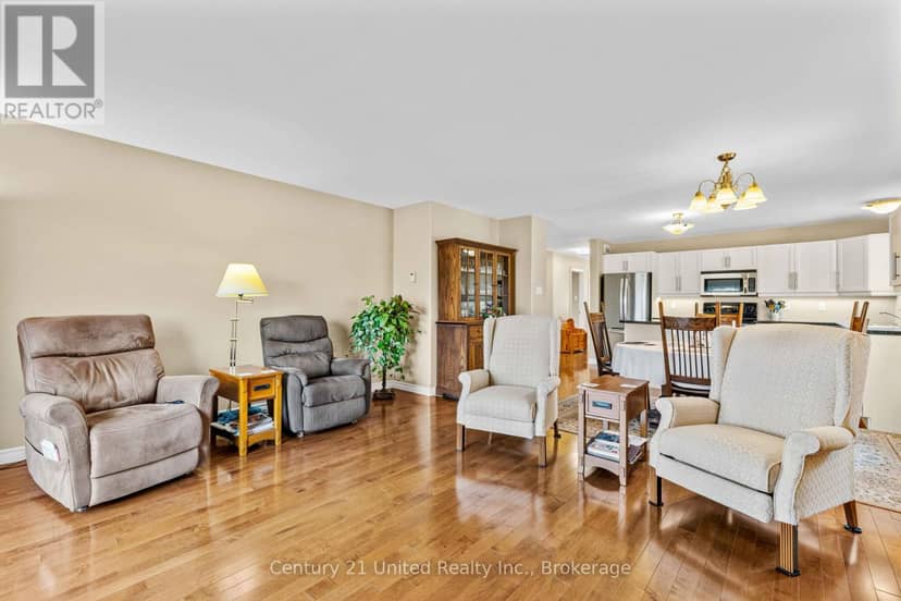 380 Bianco Crescent — photo 8 of 29