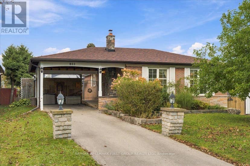 809 Bem Avenue, Pickering
