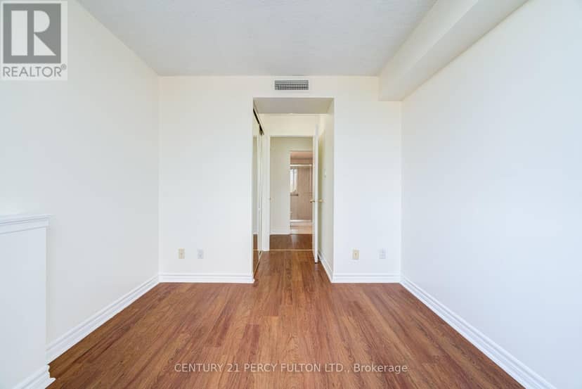 504 - 11753 Sheppard Avenue E — photo 13 of 27